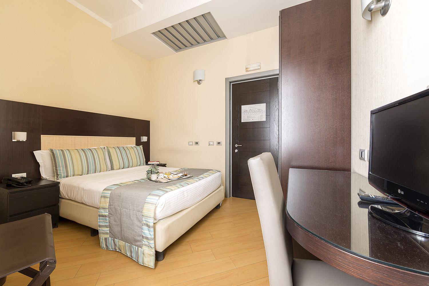 Hotel Naples 4*