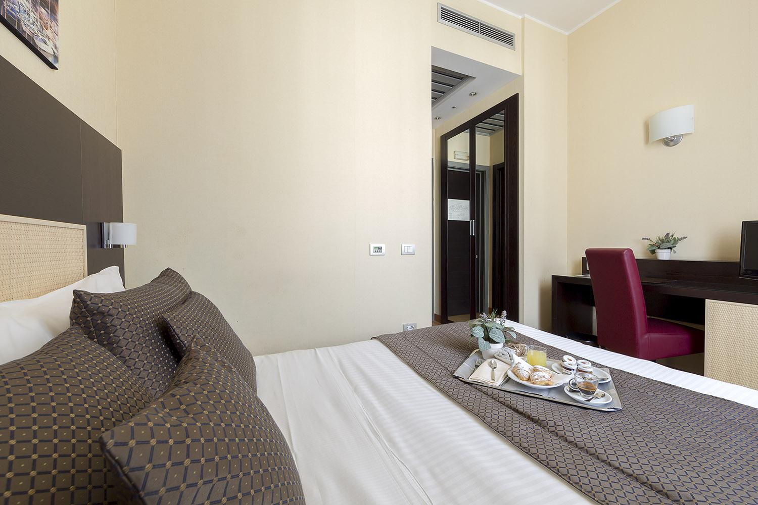 Hotel Naples 4*